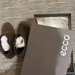 Ecco brown boots (37) with the original box